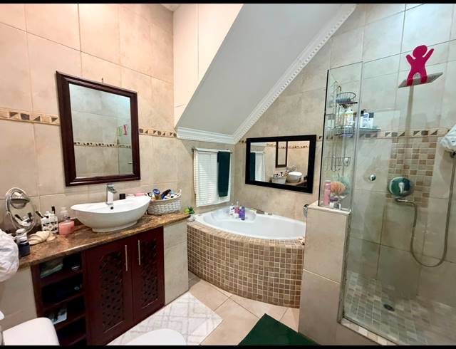5 BEDROOM FREEHOLD FOR SALE IN MEER EN SEE